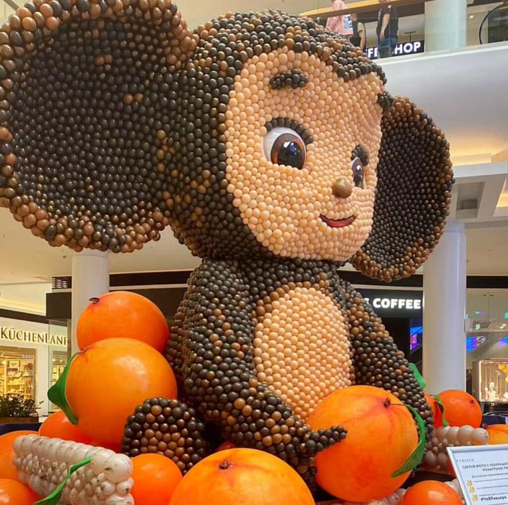 scultura a forma di scimmietta